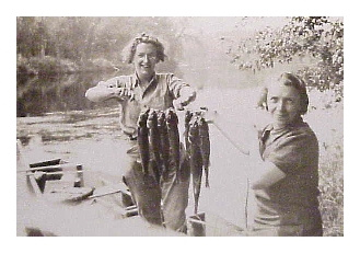 girls_antique_lures_fish.jpg (69291 bytes)